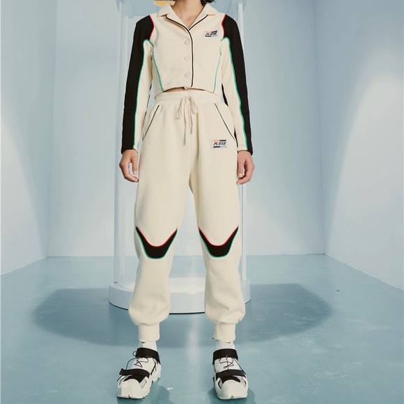 Brand new stylish sweater suit - Picture 1 of 7